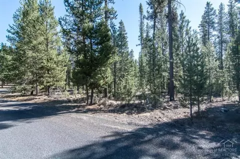 15165 Yellow Pine Loop, Bend, OR 97707 photo 2
