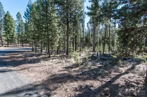 15165 Yellow Pine Loop, Bend, OR 97707 photo 3