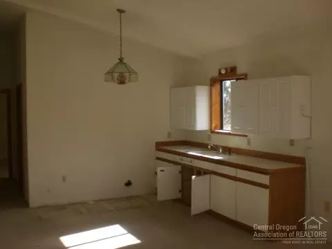 1290 SW Bent Loop, Powell Butte, OR 97753 photo 12