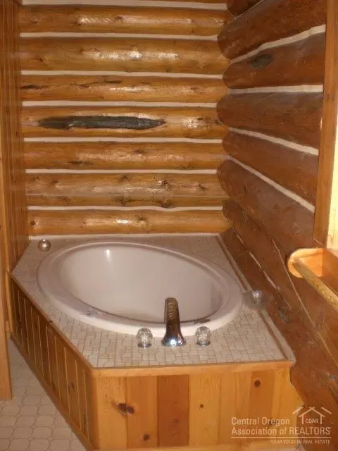 1290 SW Bent Loop, Powell Butte, OR 97753 photo 5