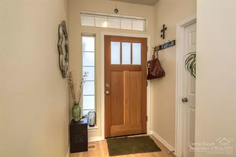 61164 Foxglove Loop, Bend, OR 97701 photo 2