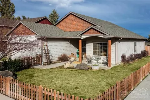 61426 Edro Pl, Bend, OR 97702 photo 2
