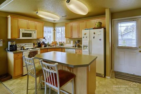 20648 Daisy Ln, Bend, OR 97702 photo 4