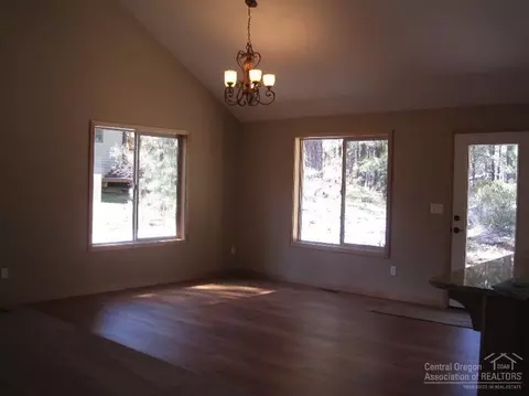 19585 Apache Rd, Bend, OR 97702 photo 9