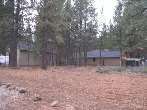 19585 Apache Rd, Bend, OR 97702 photo 2