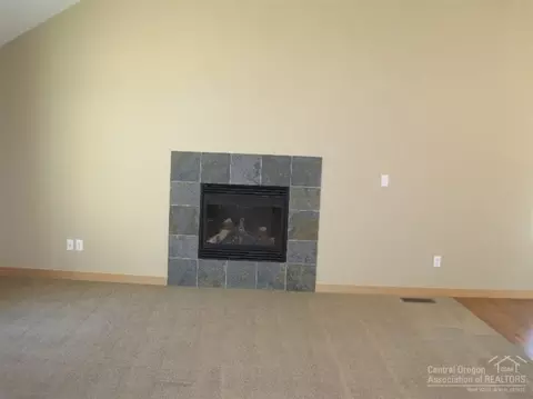 19585 Apache Rd, Bend, OR 97702 photo 6