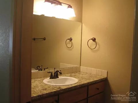 19585 Apache Rd, Bend, OR 97702 photo 11