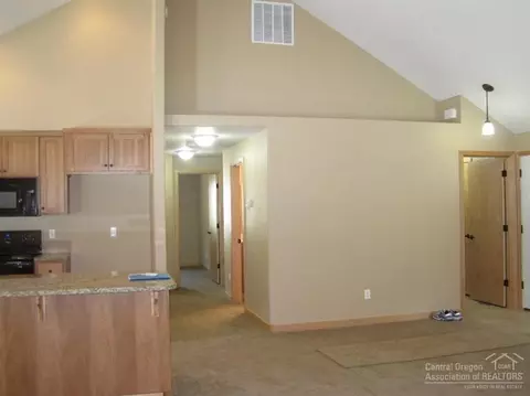 19585 Apache Rd, Bend, OR 97702 photo 8