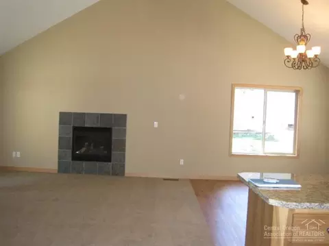 19585 Apache Rd, Bend, OR 97702 photo 4
