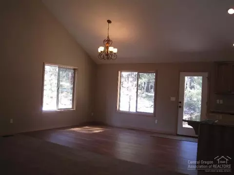 19585 Apache Rd, Bend, OR 97702 photo 7