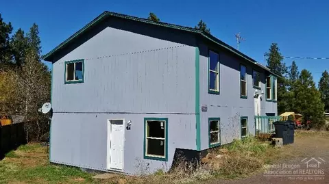 19638 Apache Rd, Bend, OR 97702 photo 2