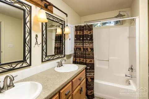 2564 NE Moonlight Dr, Bend, OR 97701 photo 8