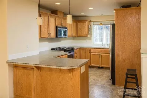 2564 NE Moonlight Dr, Bend, OR 97701 photo 2