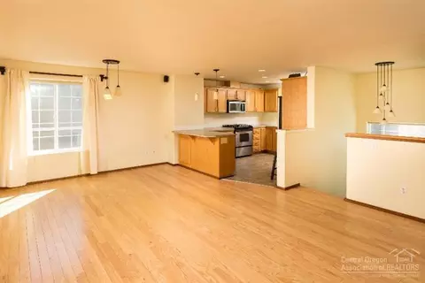 2564 NE Moonlight Dr, Bend, OR 97701 photo 5