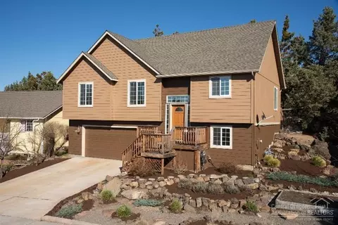 2564 NE Moonlight Dr, Bend, OR 97701 photo 1