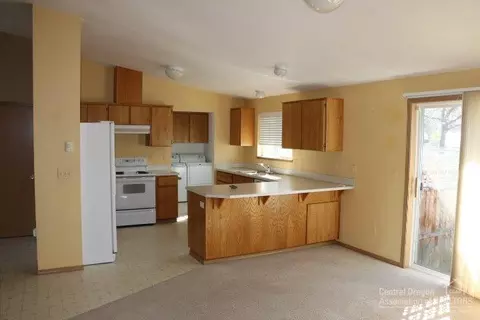 21025 NE Young Ave, Bend, OR 97701 photo 9