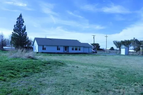 21025 NE Young Ave, Bend, OR 97701 photo 2