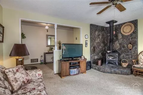 60832 Opal Dr, Bend, OR 97702 photo 4