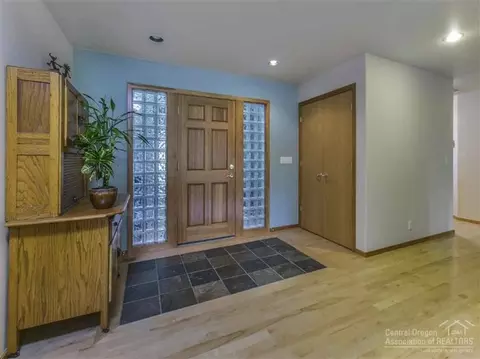 60605 Golf Village Loop, Bend, OR 97702 photo 2