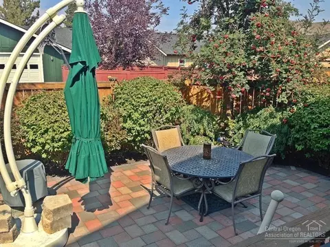 20664 Jayhawk Ln, Bend, OR 97702 photo 2