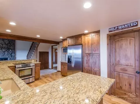 60679 Frontier Way, Bend, OR 97702 photo 5