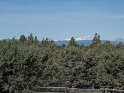 60679 Frontier Way, Bend, OR 97702 photo 2