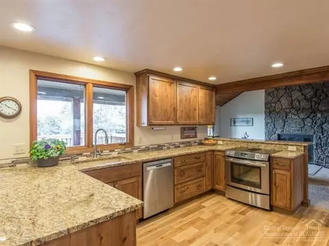 60679 Frontier Way, Bend, OR 97702 photo 4