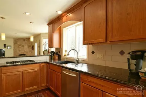 21015 Wilderness Way, Bend, OR 97702 photo 4
