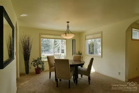 21015 Wilderness Way, Bend, OR 97702 photo 3