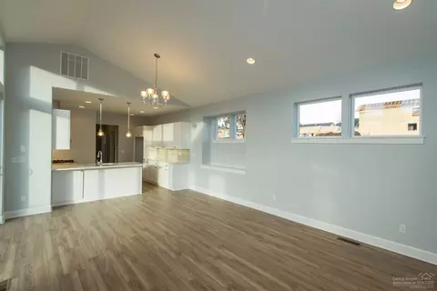 660 NE Isabella Ln, Bend, OR 97701 photo 4