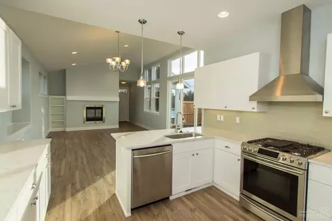 660 NE Isabella Ln, Bend, OR 97701 photo 5