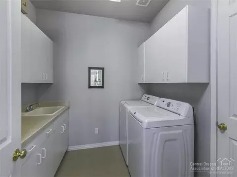 62005 Fall Creek Loop, Bend, OR 97702 photo 12