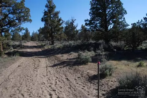 62910 Waugh Rd, Bend, OR 97702 photo 2
