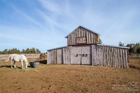 26295 Willard, Bend, OR 97701 photo 2