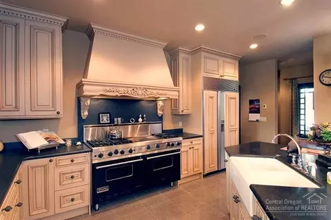 56785 Nest Pine Dr, Bend, OR 97707 photo 8