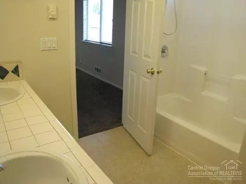 20795 Arago Cir, Bend, OR 97701 photo 10