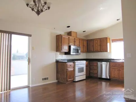 20795 Arago Cir, Bend, OR 97701 photo 5