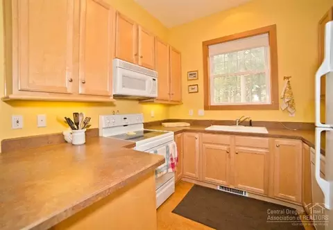 15180 Yellow Pine Loop, Bend, OR 97707 photo 4