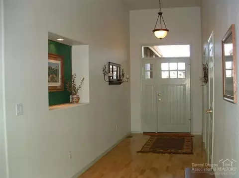 8564 Forest Ridge Loop, Redmond, OR 97756 photo 2