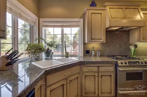21030 Keller Ct, Bend, OR 97702 photo 9