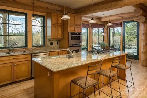 56175 School House, Bend, OR 97707 photo 9