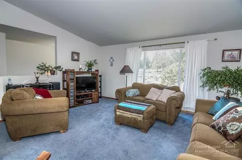 65174 76th St, Bend, OR 97701 photo 2