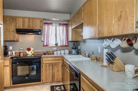 65174 76th St, Bend, OR 97701 photo 7