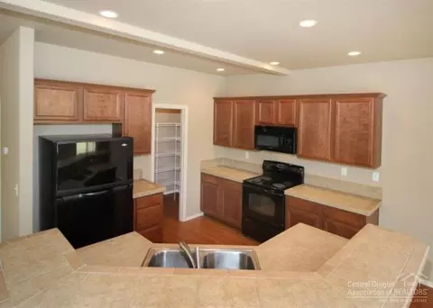 62012 Quail Run Pl, Bend, OR 97701 photo 4
