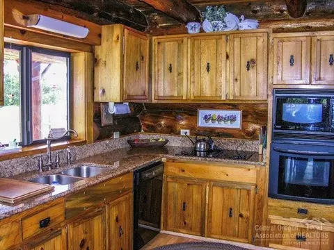 52687 Day Rd, La Pine, OR 97739 photo 3