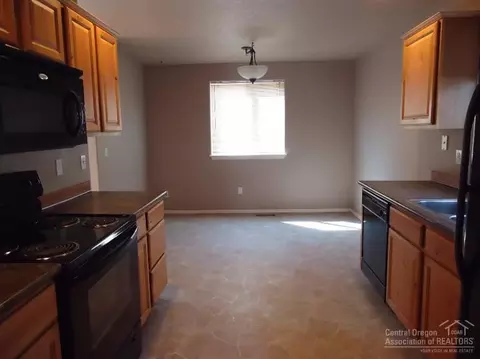 16481 Riley Dr, La Pine, OR 97739 photo 4
