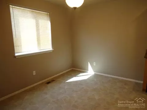 16481 Riley Dr, La Pine, OR 97739 photo 2