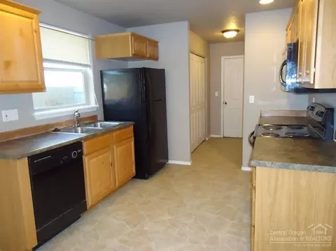16481 Riley Dr, La Pine, OR 97739 photo 3