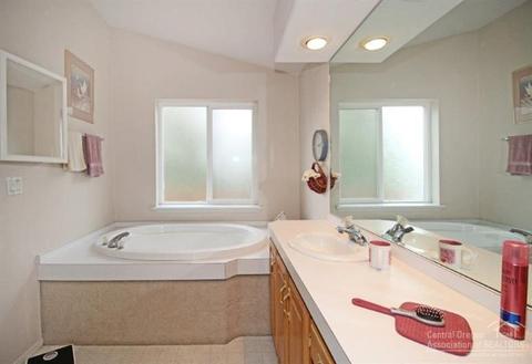 2464 NE Iris Way, Bend, OR 97701 photo 13