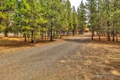 52568 Drafter Rd, La Pine, OR 97739 photo 2